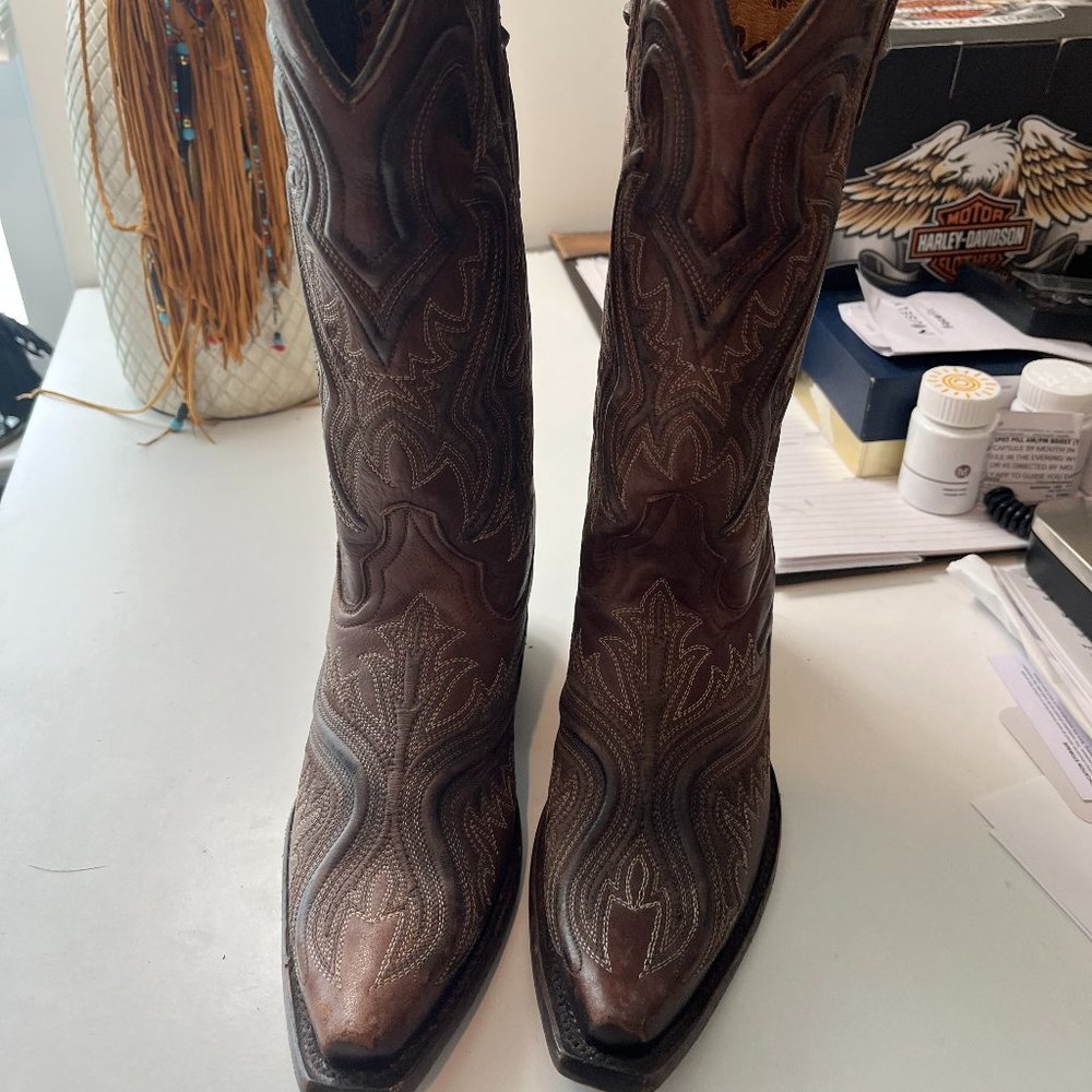 Corral size 7 embroidered boots